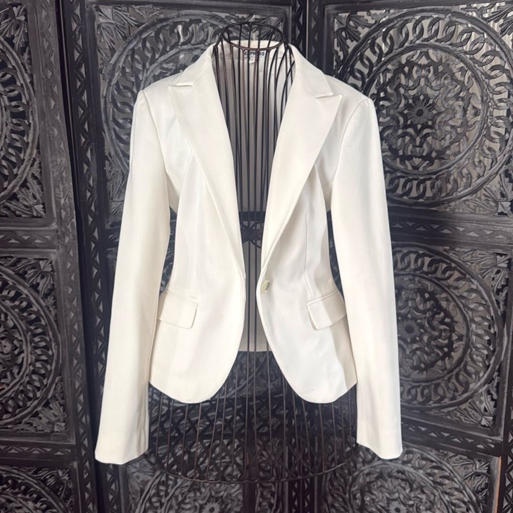 Express well made blazer classy white. like new. size 2